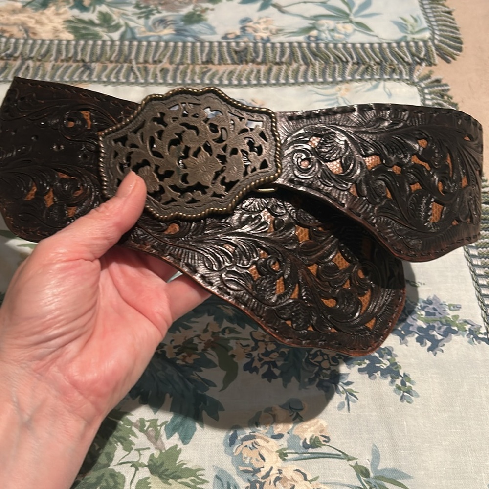 STUNNING Ray Pohja Tooled Leather Western Belt